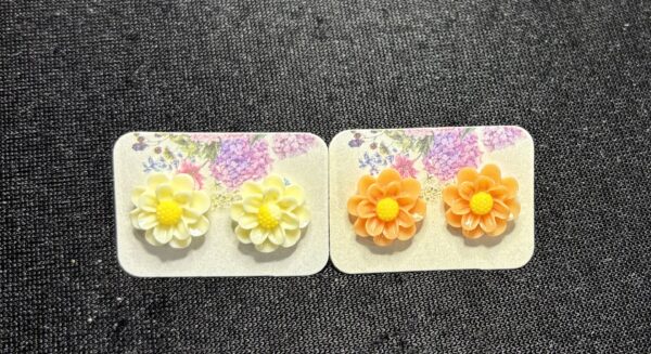 Zinnia Studs